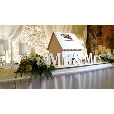 Esküvői Fő Asztaldísz(Mr&Mrs talpas felirat)