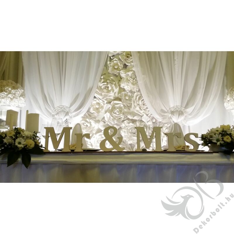 Esküvői Fő Asztaldísz(Mr&Mrs talpas felirat)